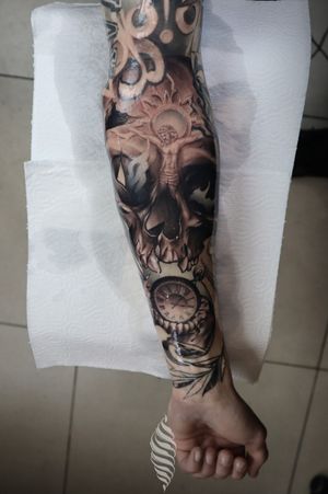 There is only one life and one God.Thanks Ilja for trust, enjoyed the piece.#skulltattoo #jesustattoo #wandal #londontattoo #londontattooist #blackandgray #blackandgreytattoo #tattoostyle #tattoosformen #armtattoos 
