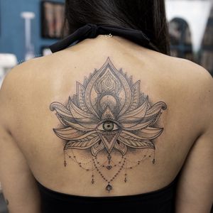 Lotus#lotustattoo #olhotattoo #lineworktattoo #ornamentaltattoo 