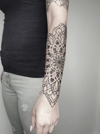 #wludarzdotworktattoo #dotworktattoo #dotwork #blackwork #girlswithtattoos #cheyennethunder #cheyennetattooequipment #herzbubetattoosupply #lithuanianirons #venomps2 #geometry #geometrictattoo #marchtrenk #mandalatattoo #ornamentaltattoo #ornament #dots #peonytattoo #peony #believatattoo #herzbubetattoosupply 