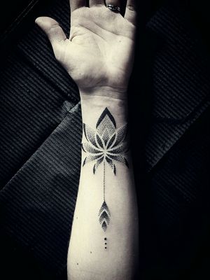 #dotwork #blackwork #sacredgeometry #geometric #geometry #dot #mandala #pattern #patterntattoo #mandalatattoo #dotworktattoo #blackworktattoo #geometrictattoo #sacredgeometrytattoo #sacredgeometric #dottattoo #lotus