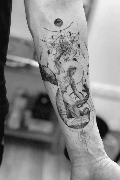 Hercules fighting against Achelous #finelinetattoo #geometrictattoo #contemporarytattoos 