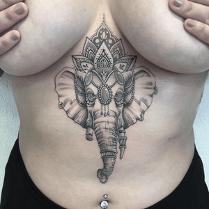 #photooftheday #tattoooftheday #tattoo #tatouage #ganesh #ganesha #ganeshatattoo #ganeshtattoo #elephant #elephanttattoo #sternum #sternumtattoos #underboob #girltattoo #mandala #mandalatattoo #lotustattoo #lotus #dotwork #dotworktattoo #stippling #stippletattoo #petitspoints #dotworkers #lausanne #lespetitspointsdefanny #tattoolausanne #lausannetattoo 